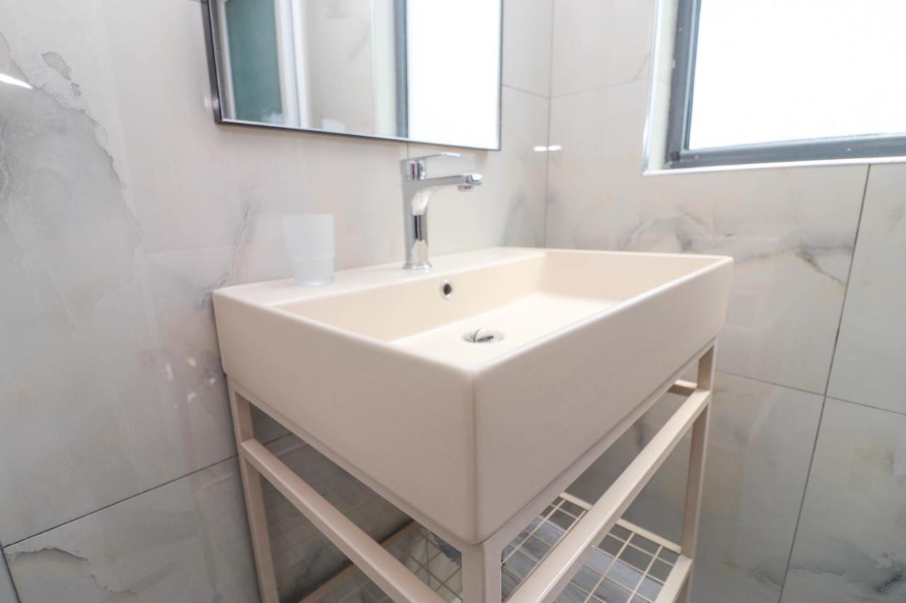 Bora Aparthotel Himare